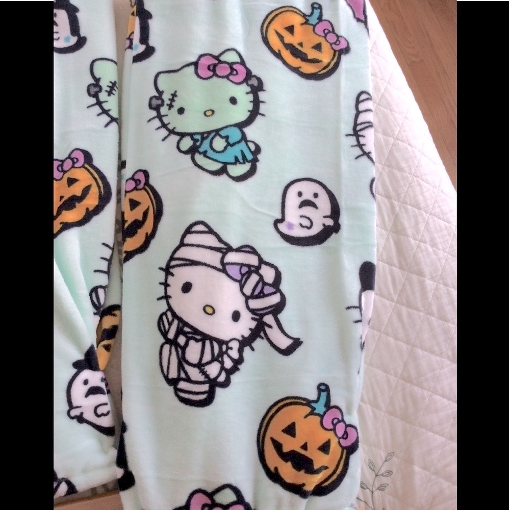 Hello kitty blanket